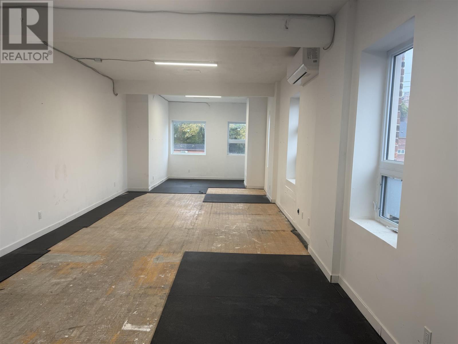 478 Queen St Property Photo 4