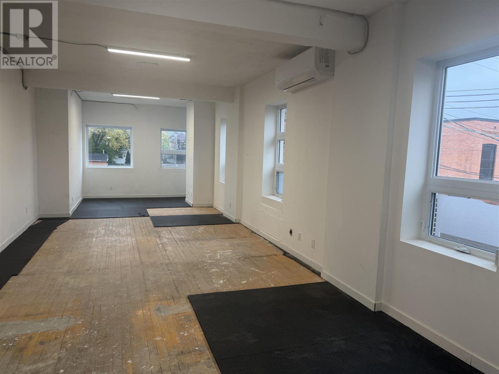 478 Queen St Property Photo 5