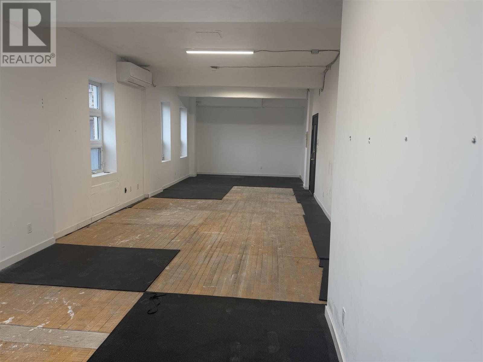 478 Queen St Property Photo 6
