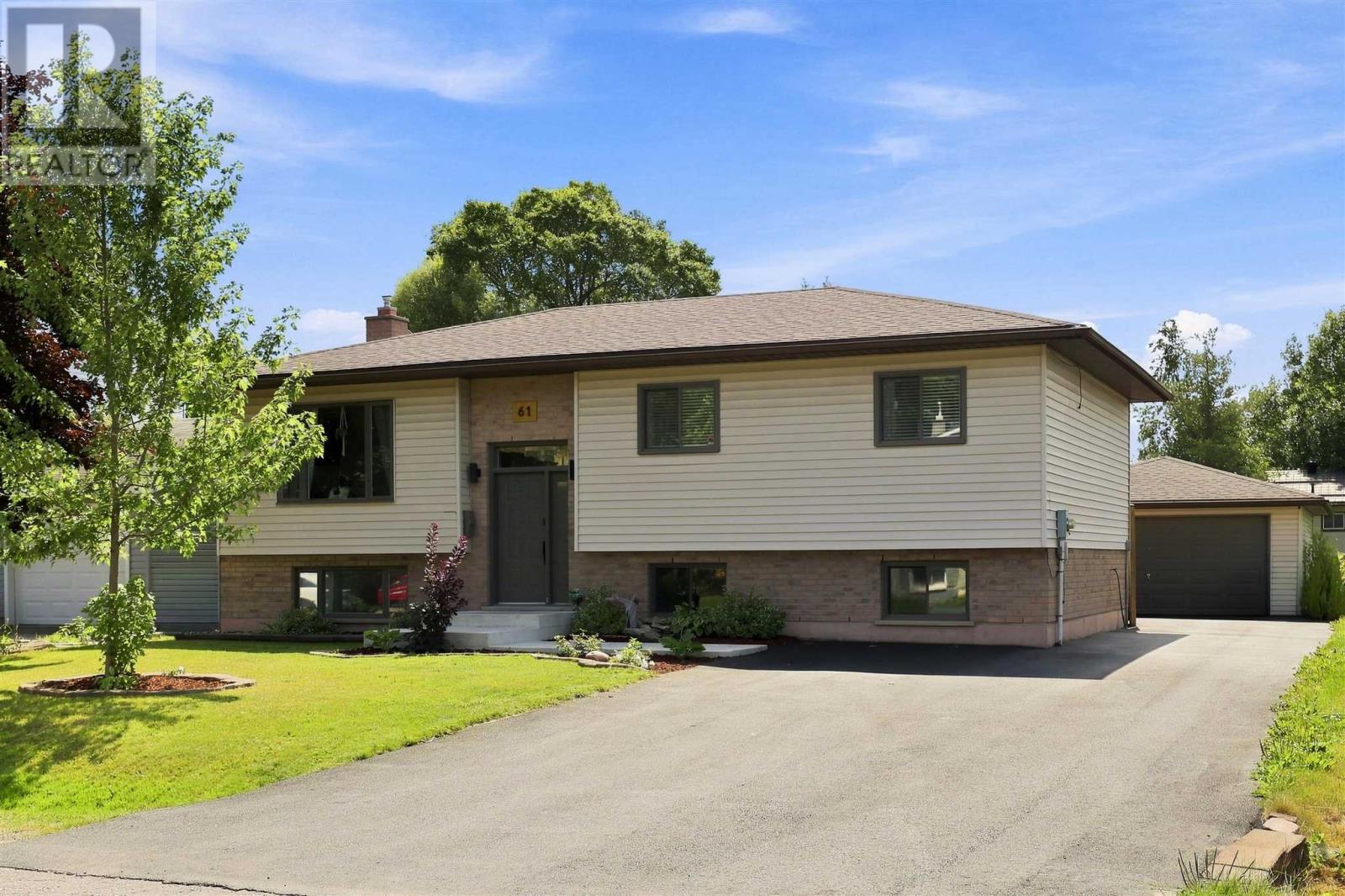 61 Bristol Pl Property Photo 1
