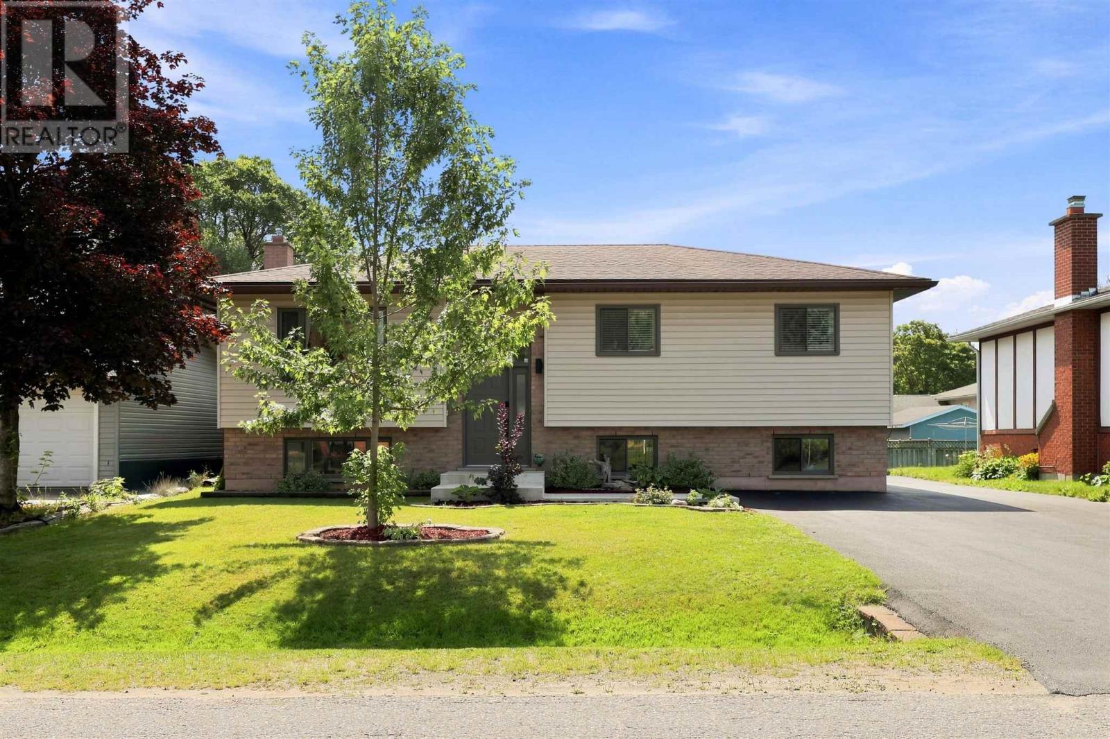 61 Bristol Pl Property Photo 2