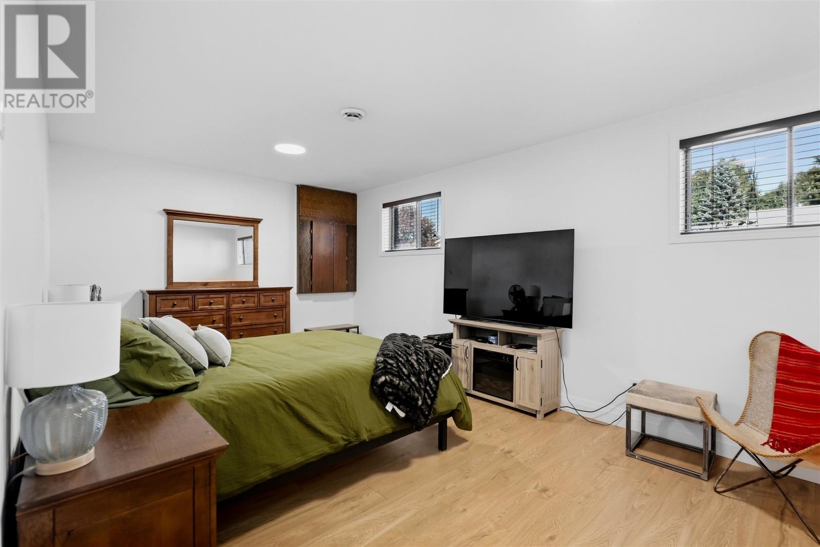 61 Bristol Pl Property Photo 29