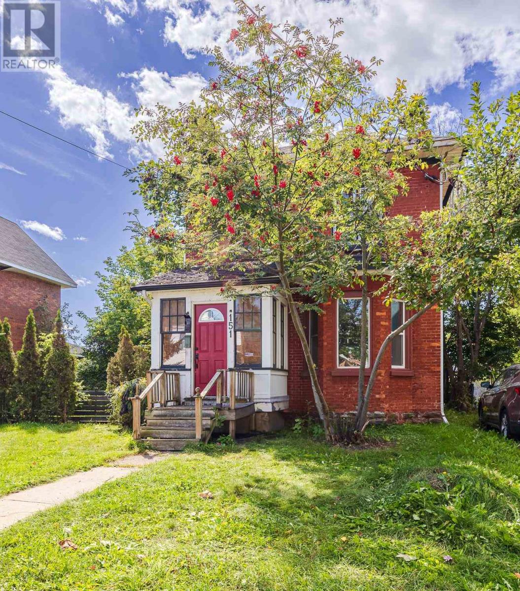151 Albert St E Property Photo 2