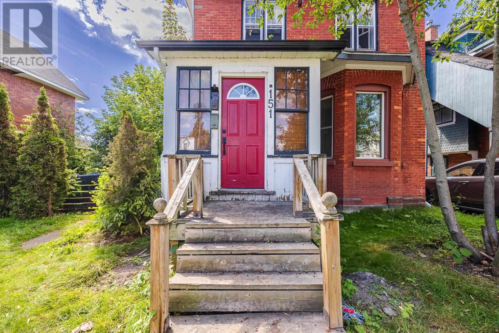 151 Albert St E Property Photo 3