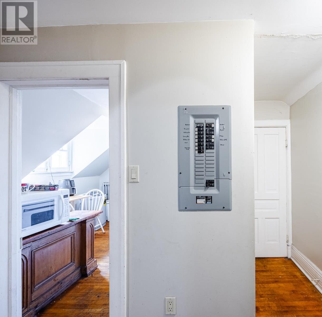 151 Albert St E Property Photo 25