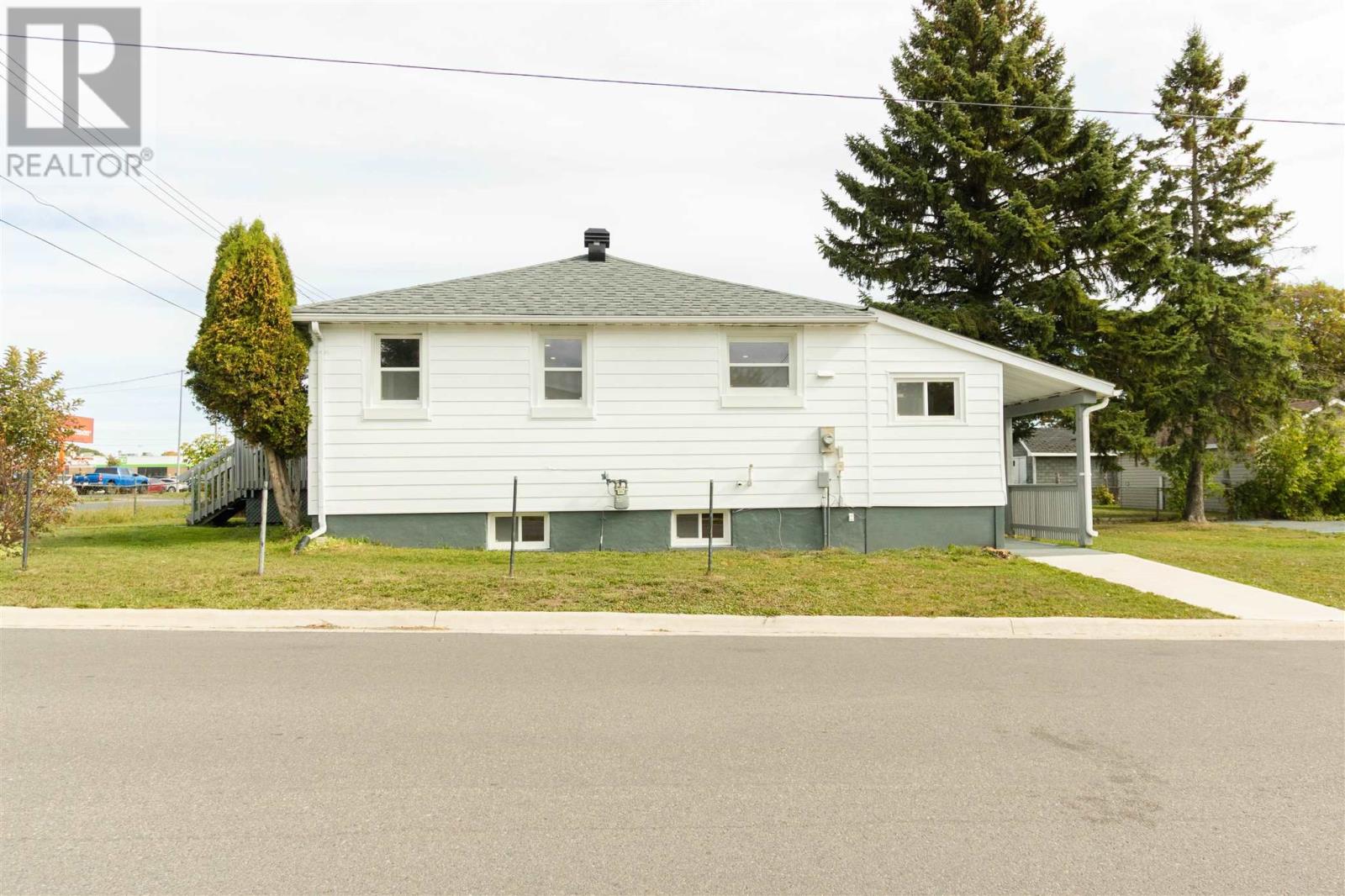 13 Stevens St Property Photo 6