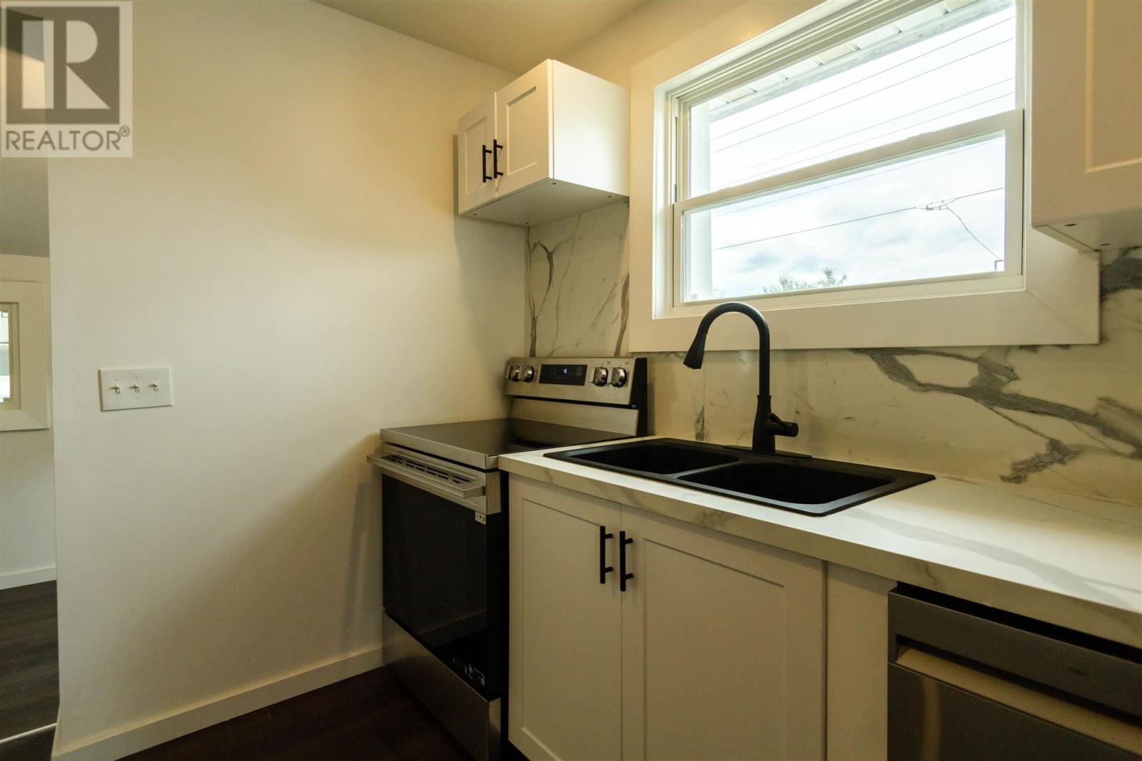 13 Stevens St Property Photo 14