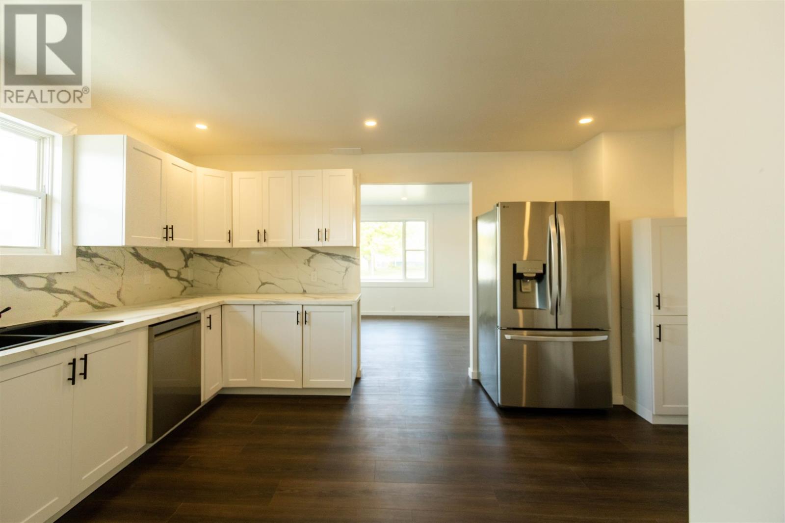 13 Stevens St Property Photo 16