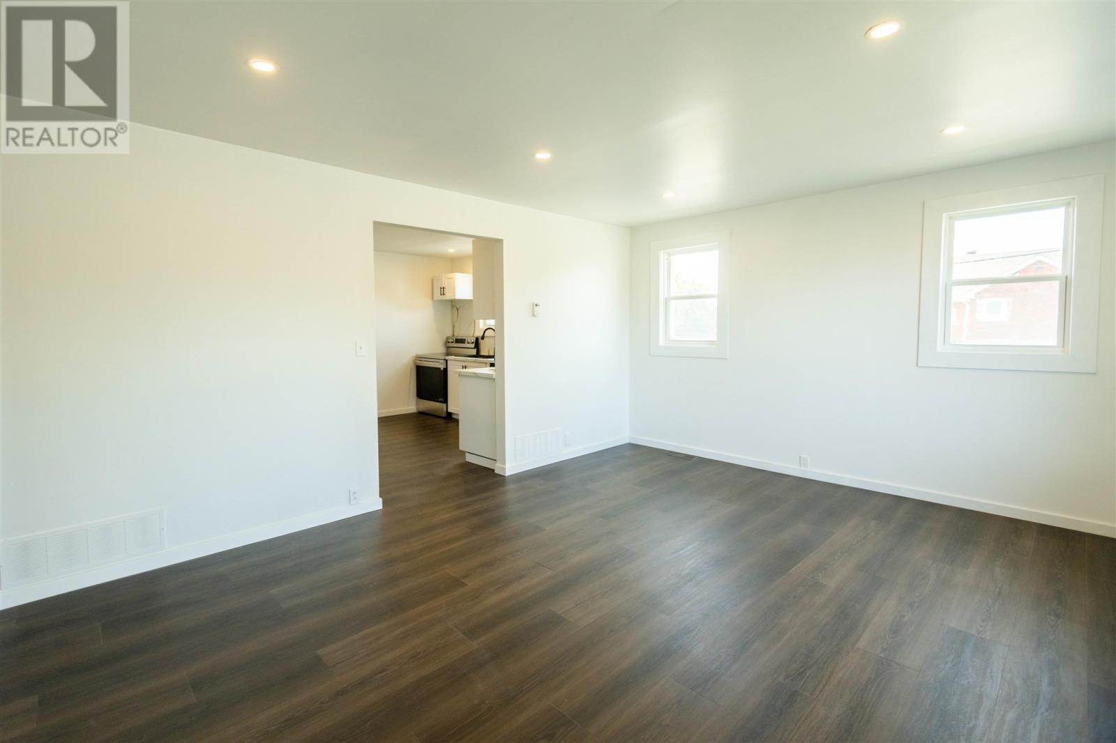 13 Stevens St Property Photo 27