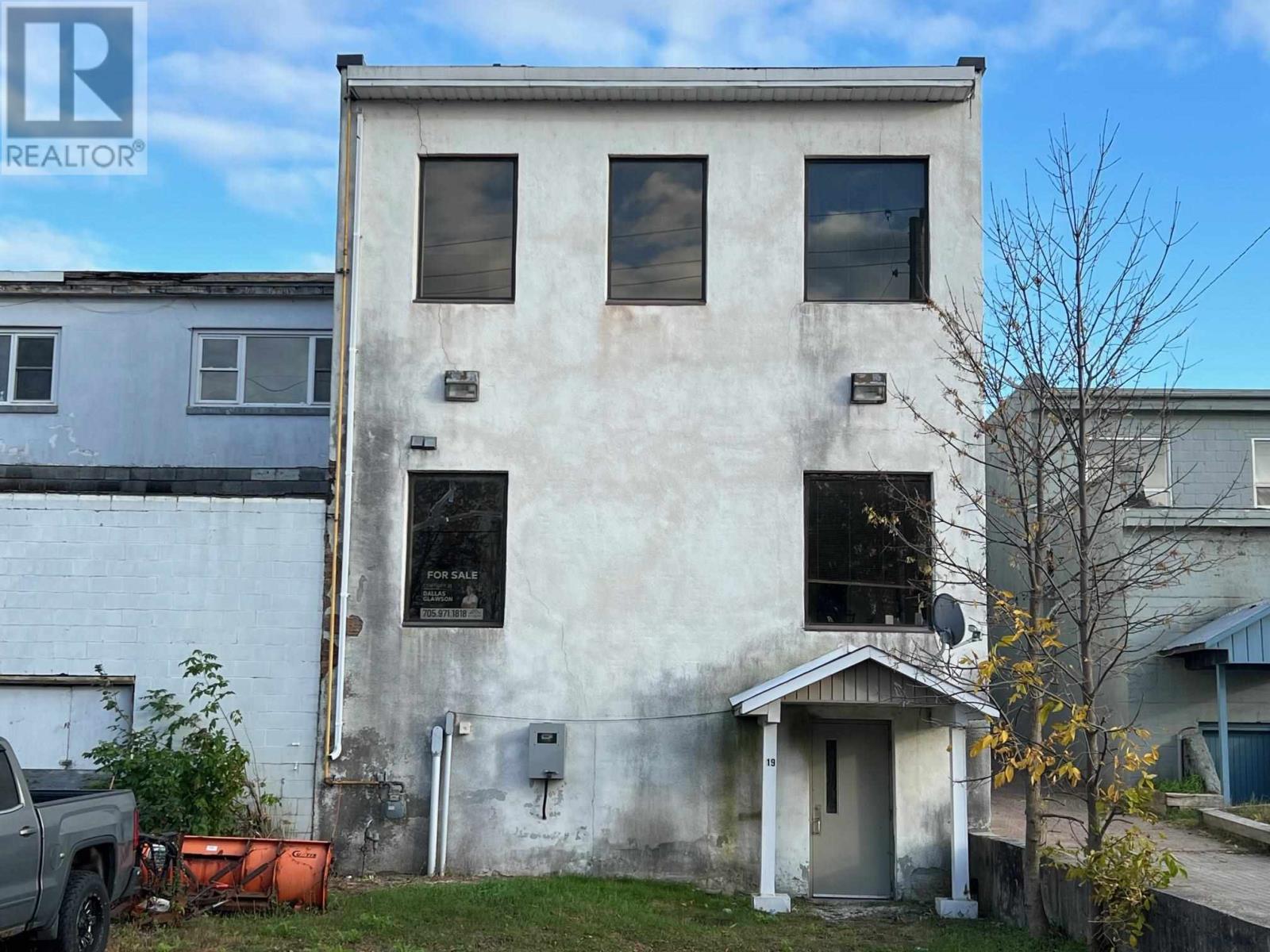 19 Woodward Ave Property Photo 4