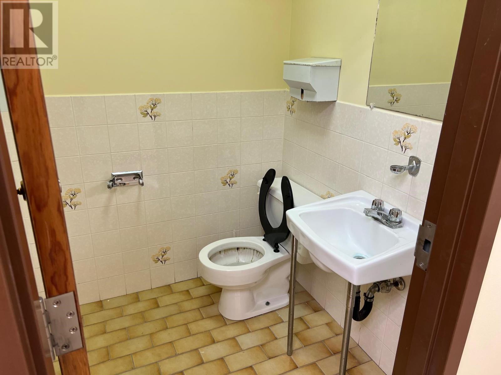 19 Woodward Ave Property Photo 8