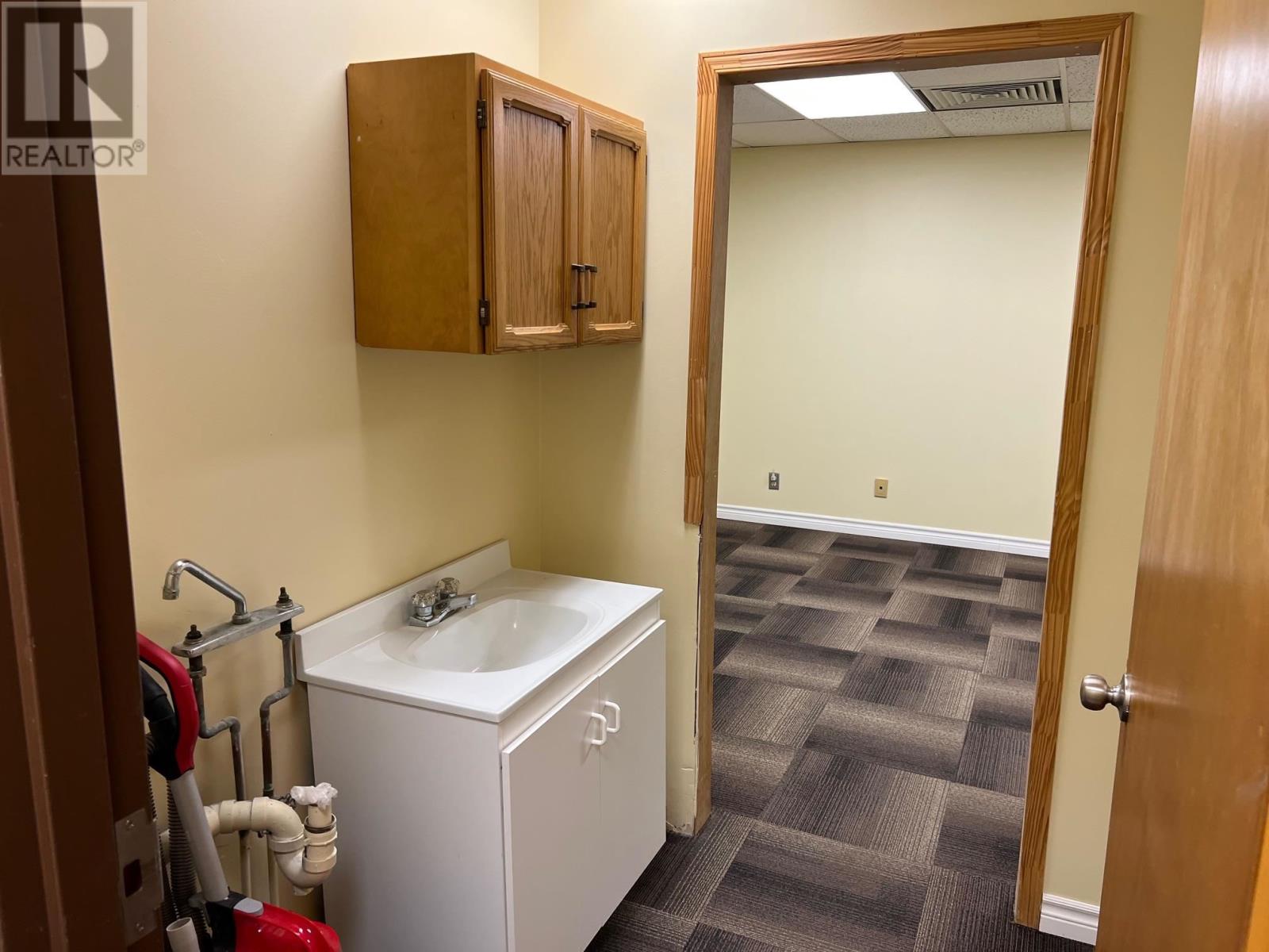 19 Woodward Ave Property Photo 27
