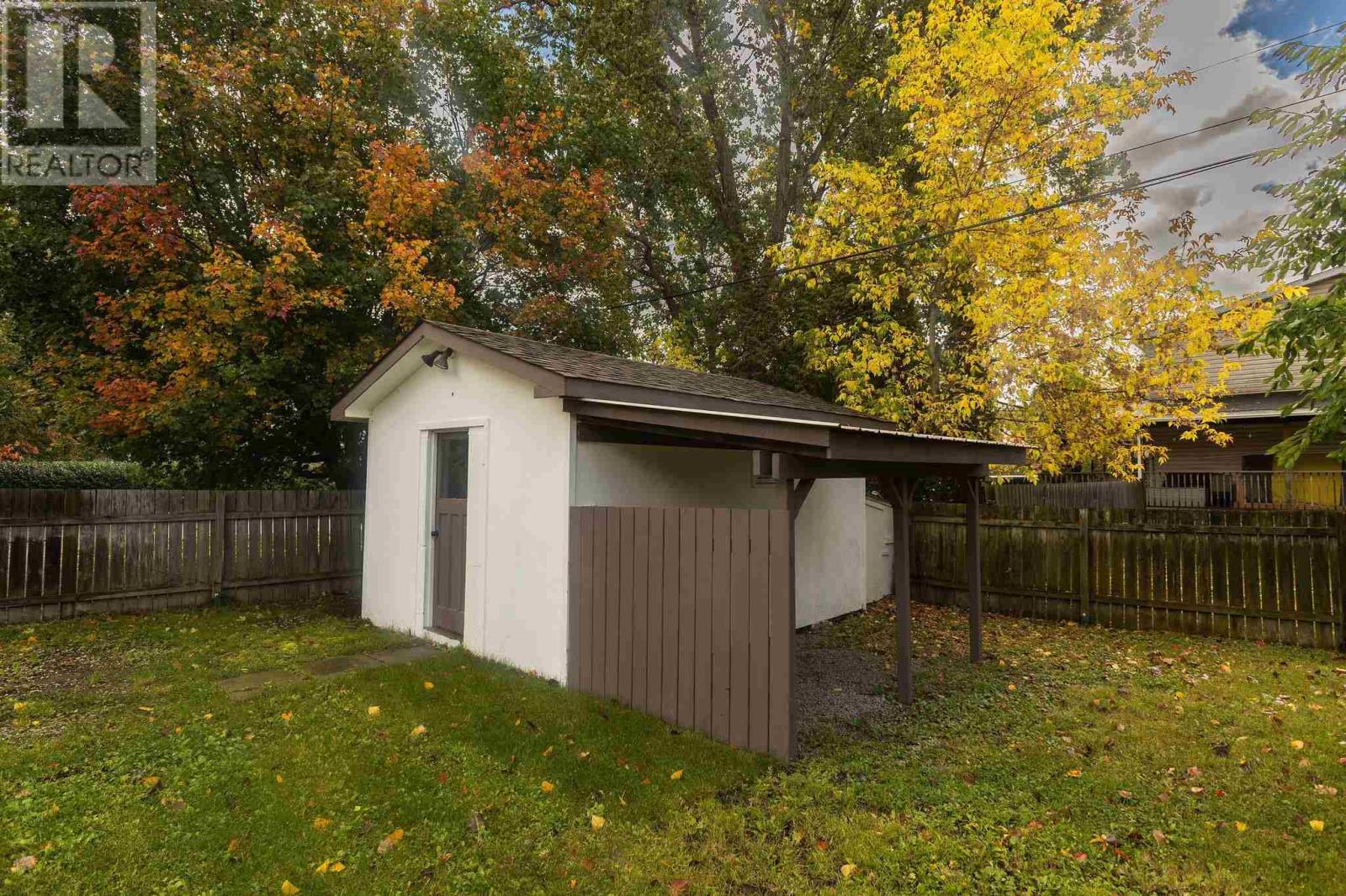 791 Second Lin W Property Photo 6
