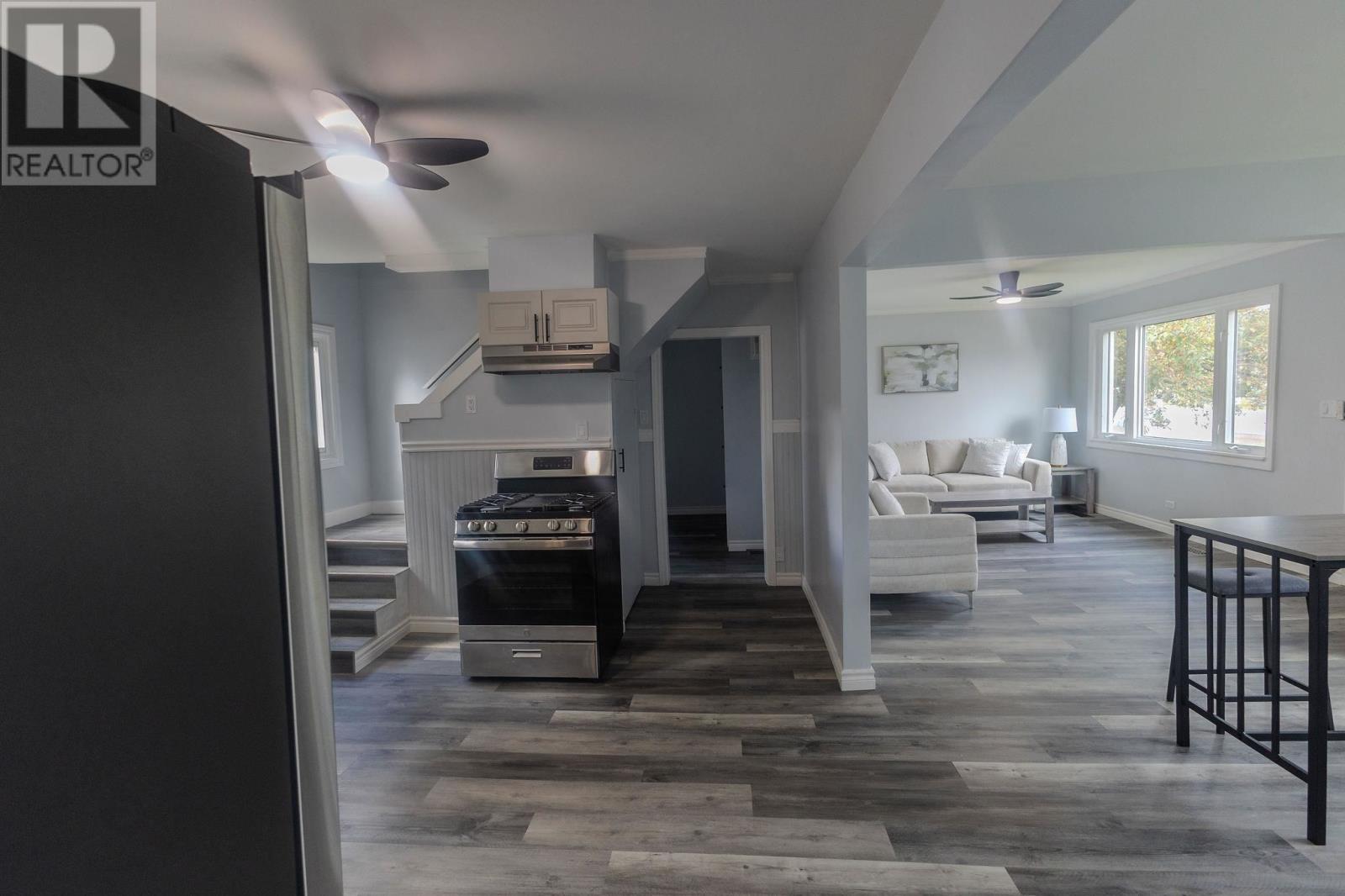 791 Second Lin W Property Photo 8