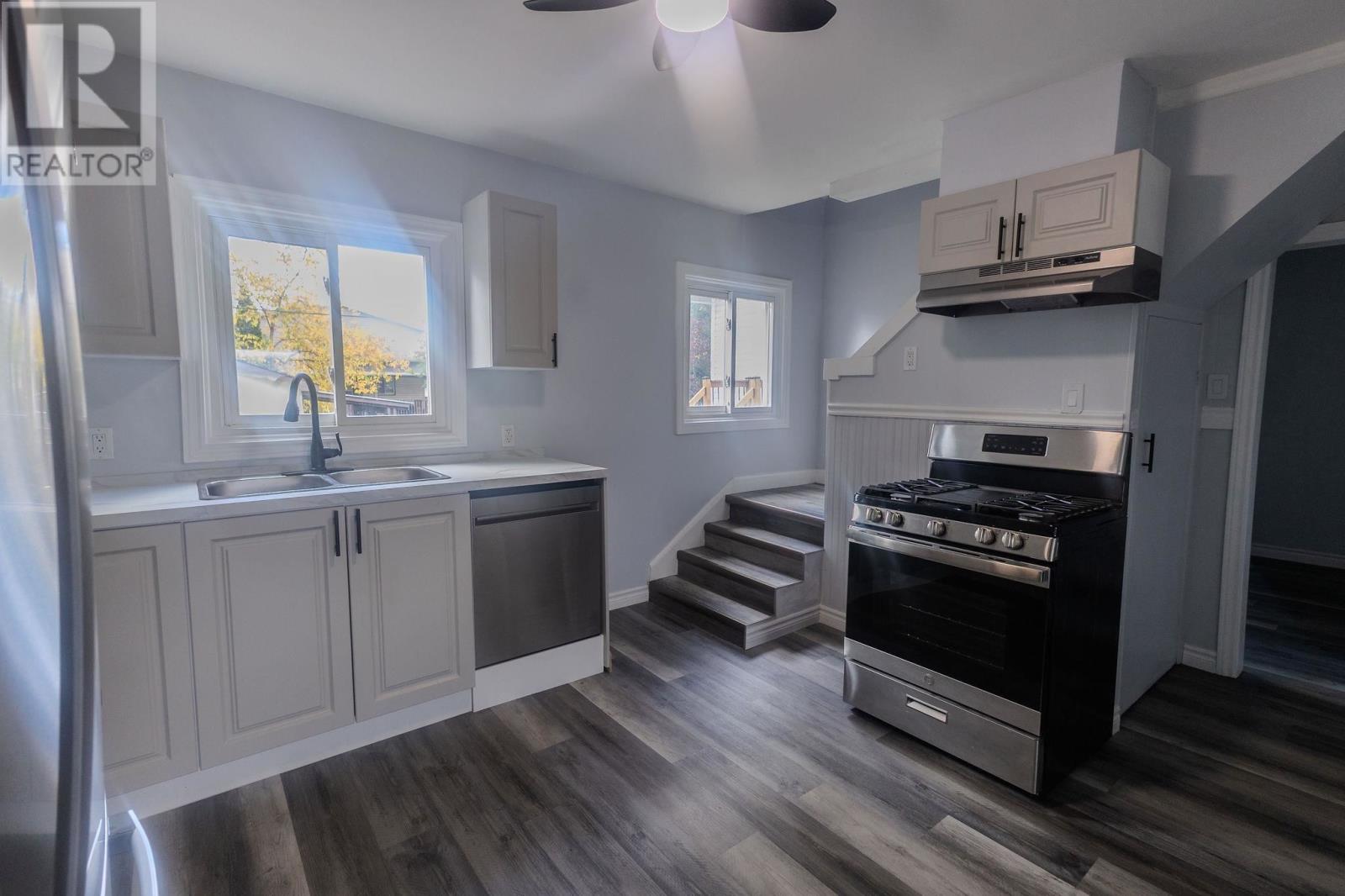 791 Second Lin W Property Photo 10
