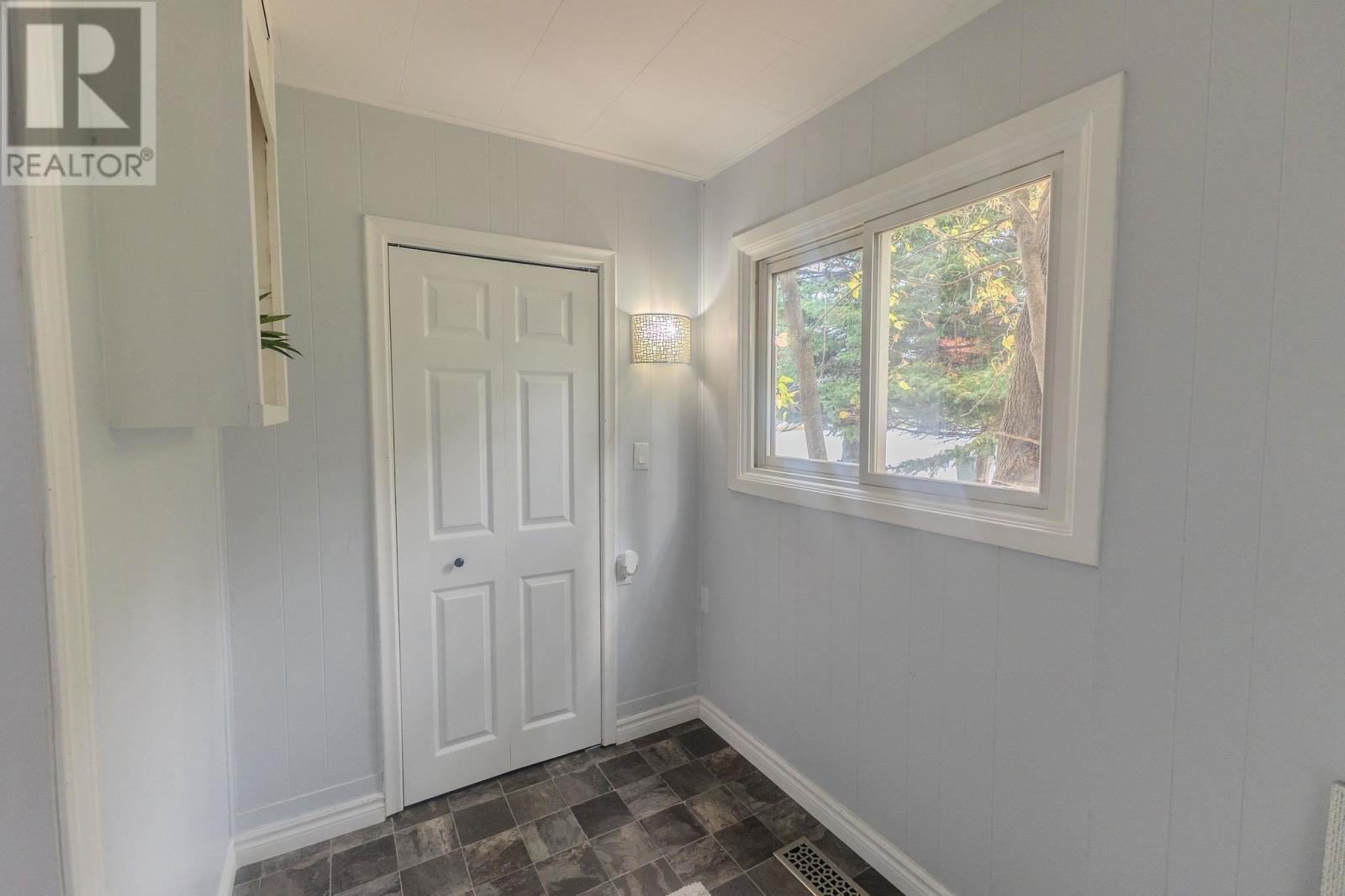 791 Second Lin W Property Photo 18