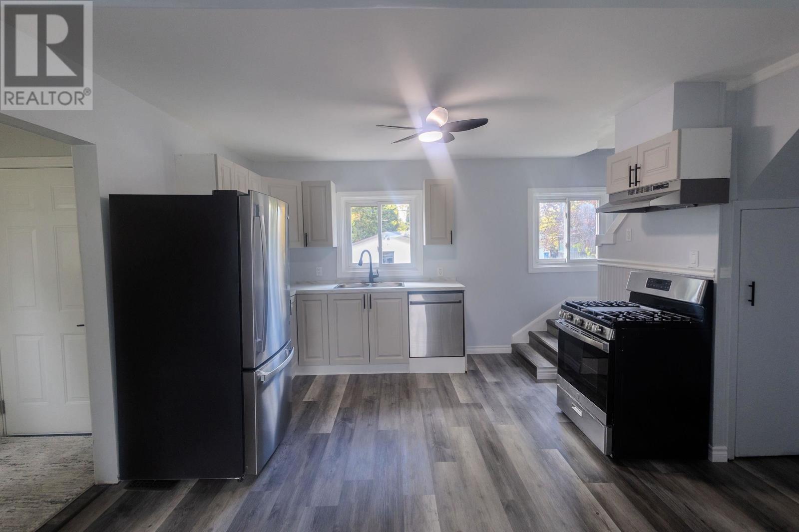791 Second Lin W Property Photo 25
