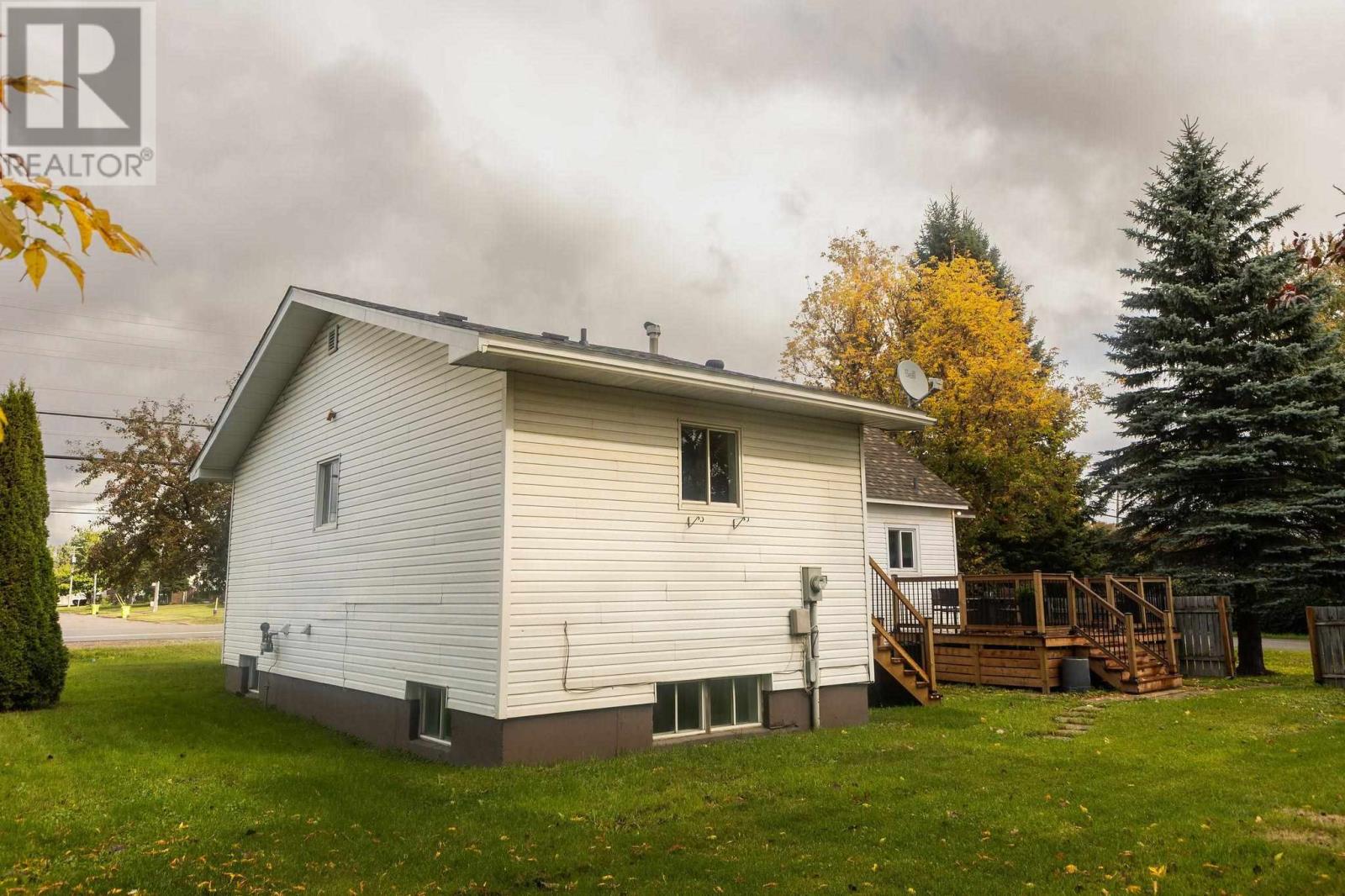 791 Second Lin W Property Photo 45