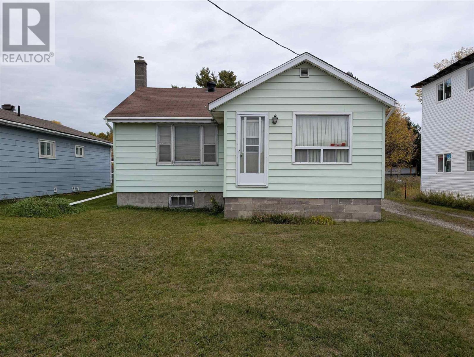 332 Winnipeg St Property Photo 1