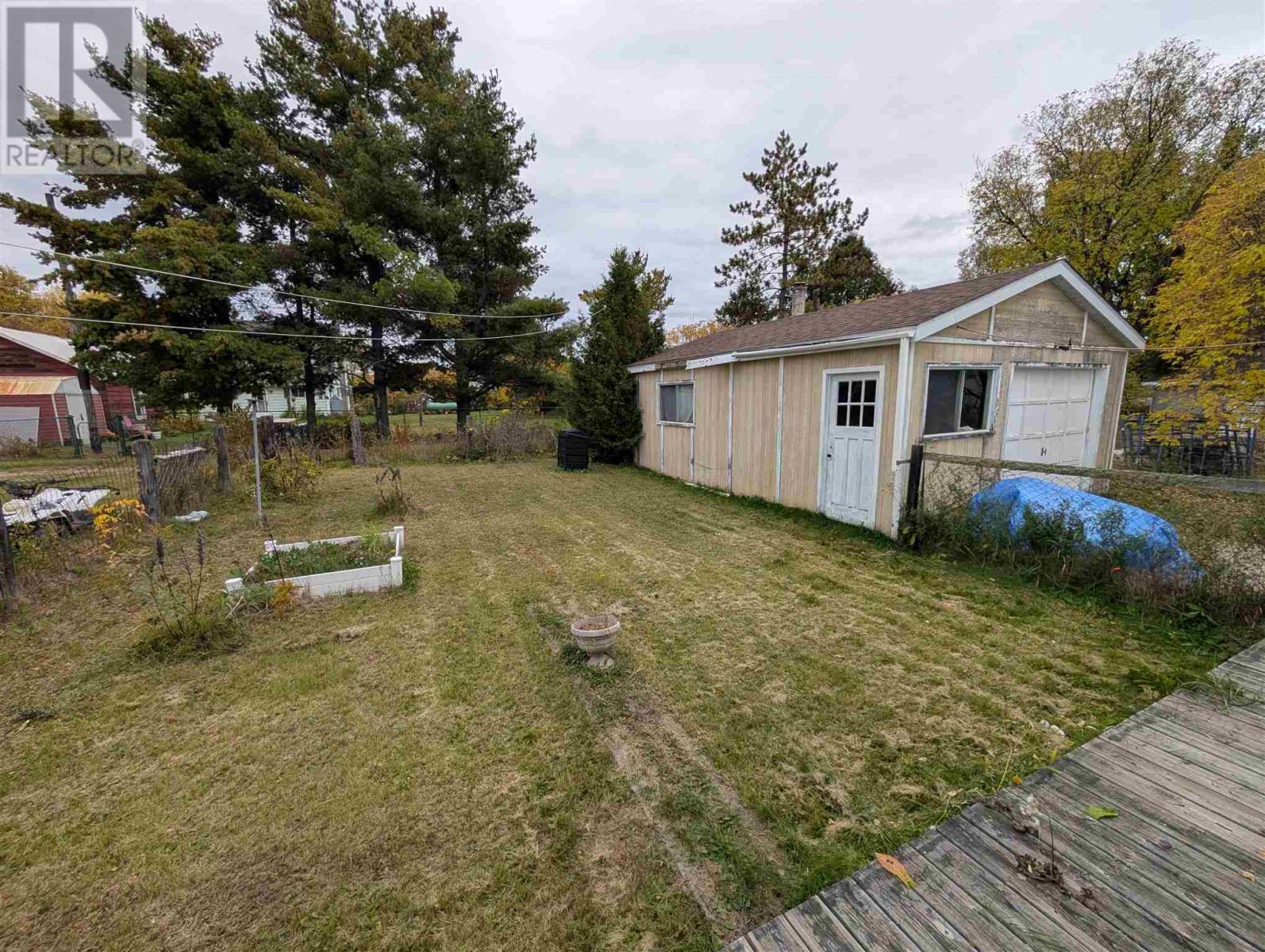 332 Winnipeg St Property Photo 3