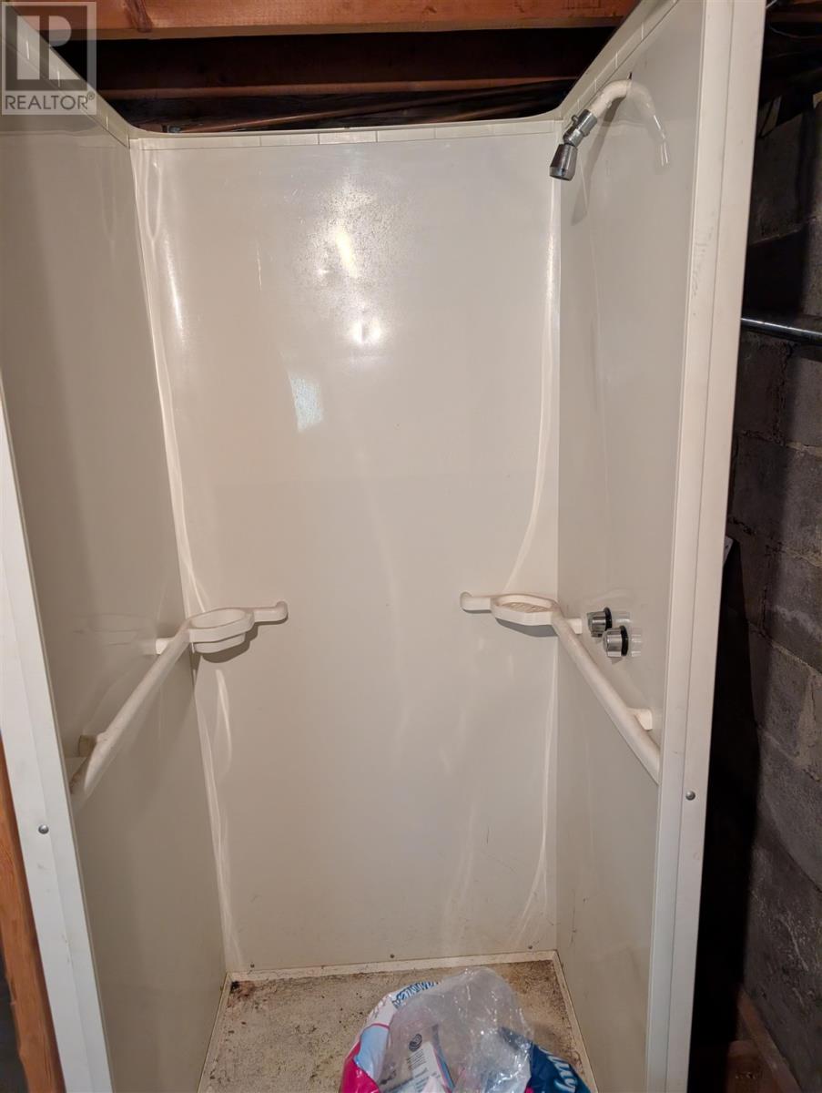 332 Winnipeg St Property Photo 10
