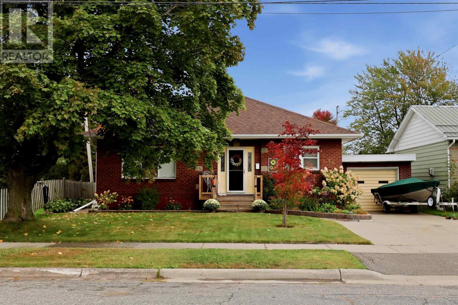 44 McCrea ST
