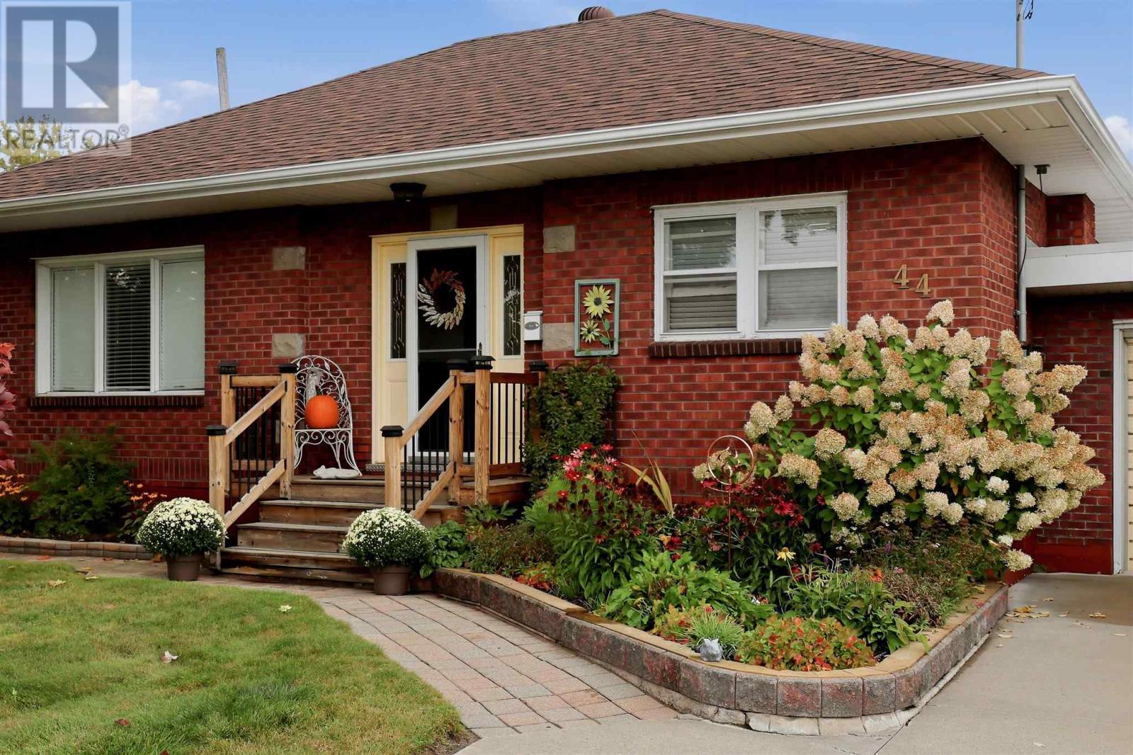 44 Mccrea St Property Photo 2