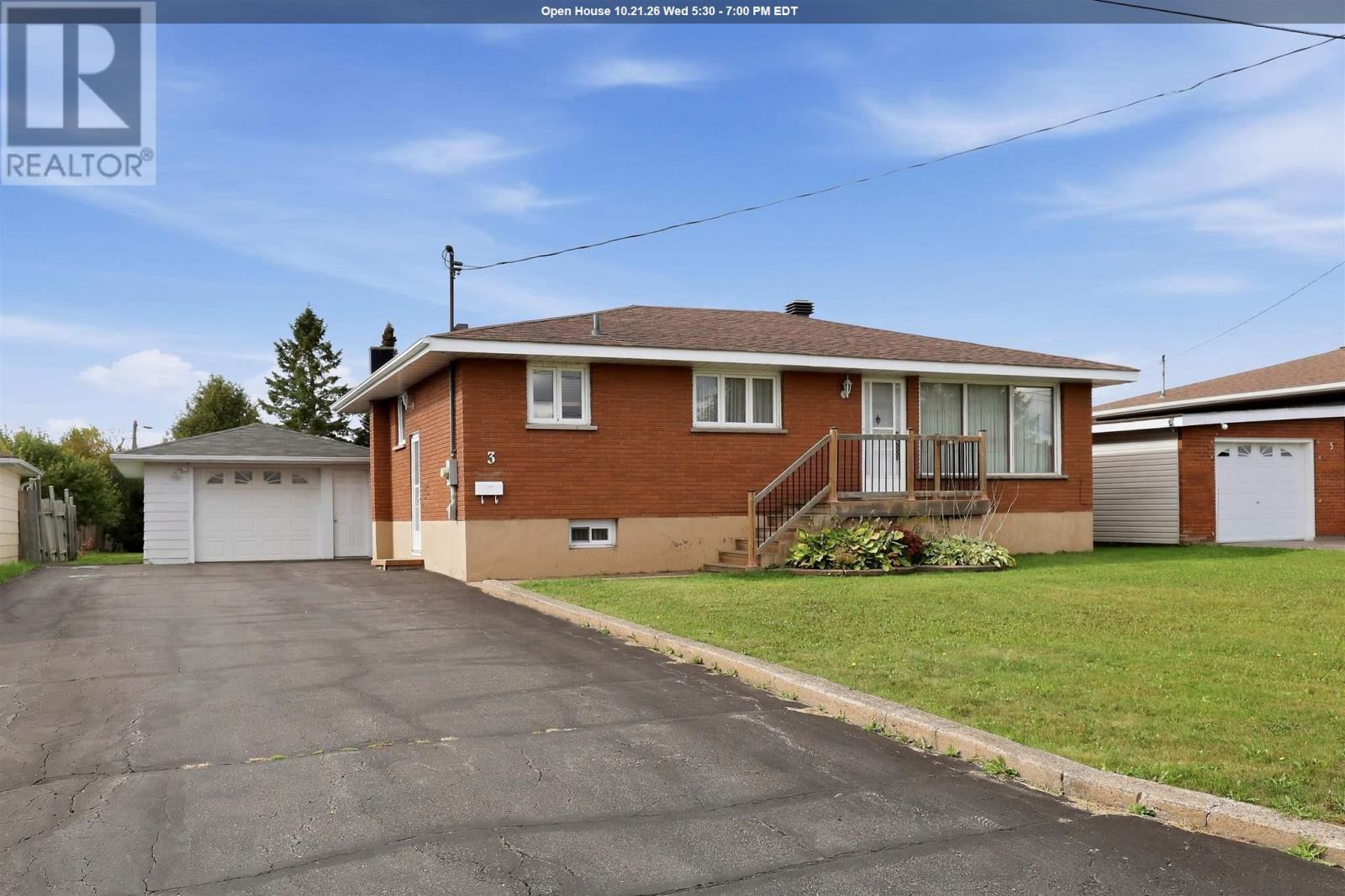 3 Dawson AVE
