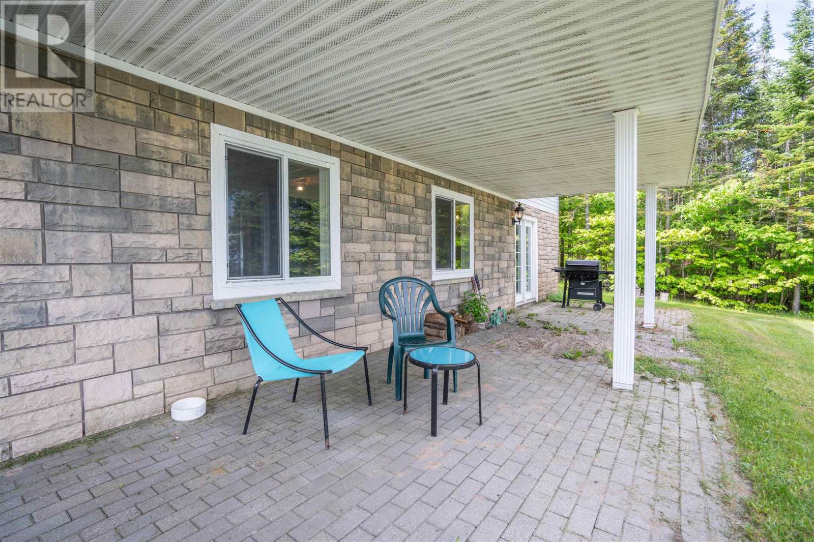 634 Lakeshore Dr Property Photo 4