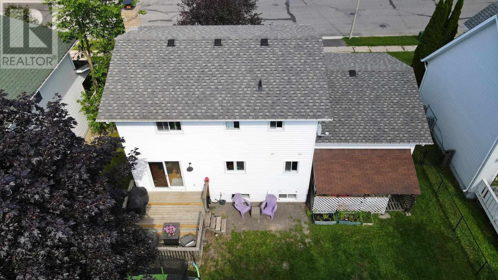 1007 Lake St Property Photo 7