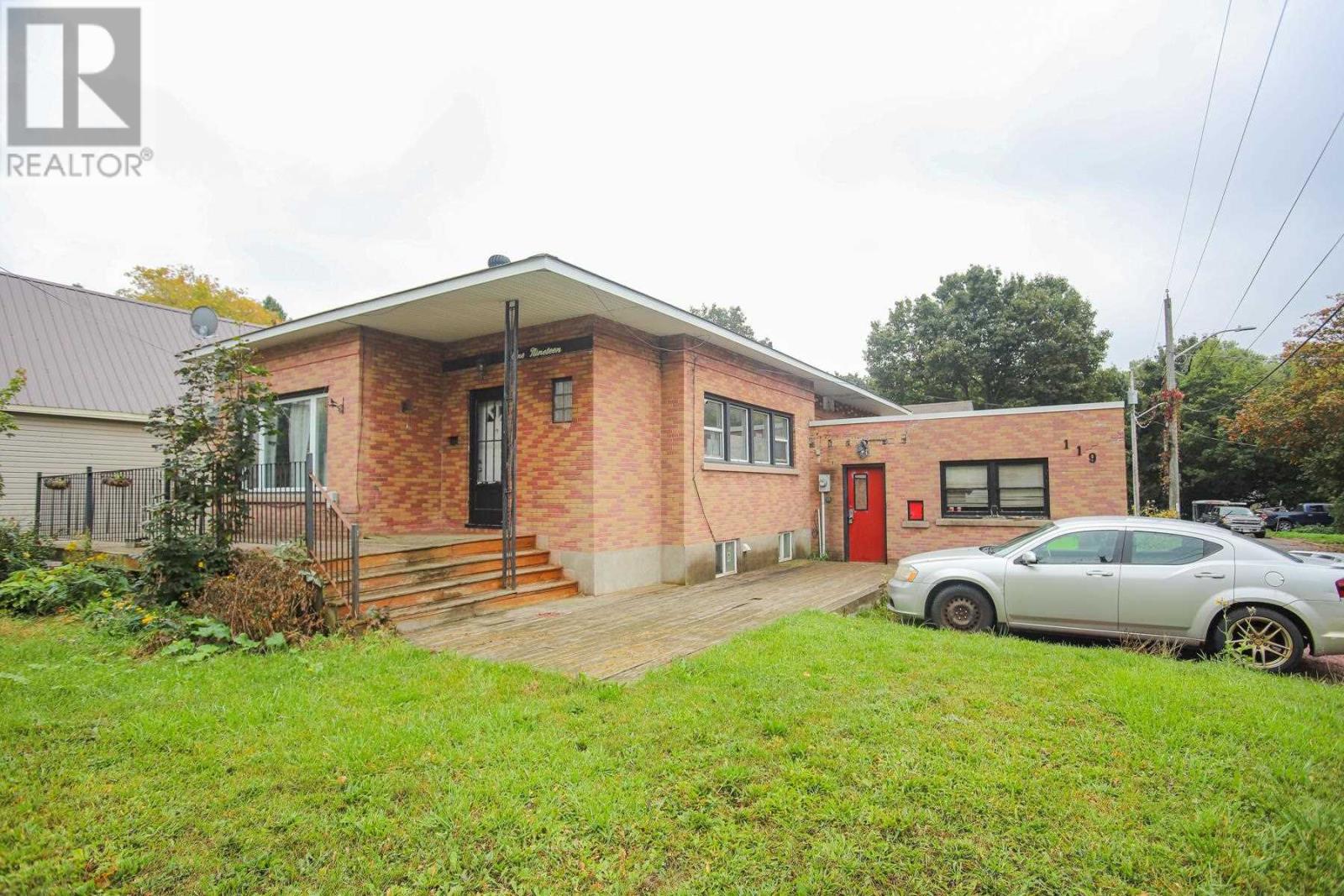 119 Salisbury Ave Property Photo 2