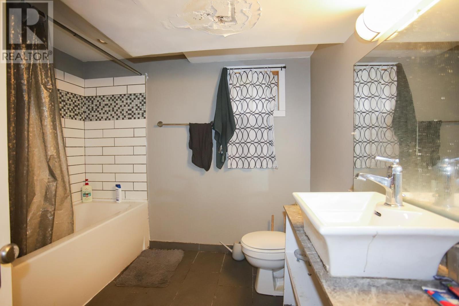 119 Salisbury Ave Property Photo 20