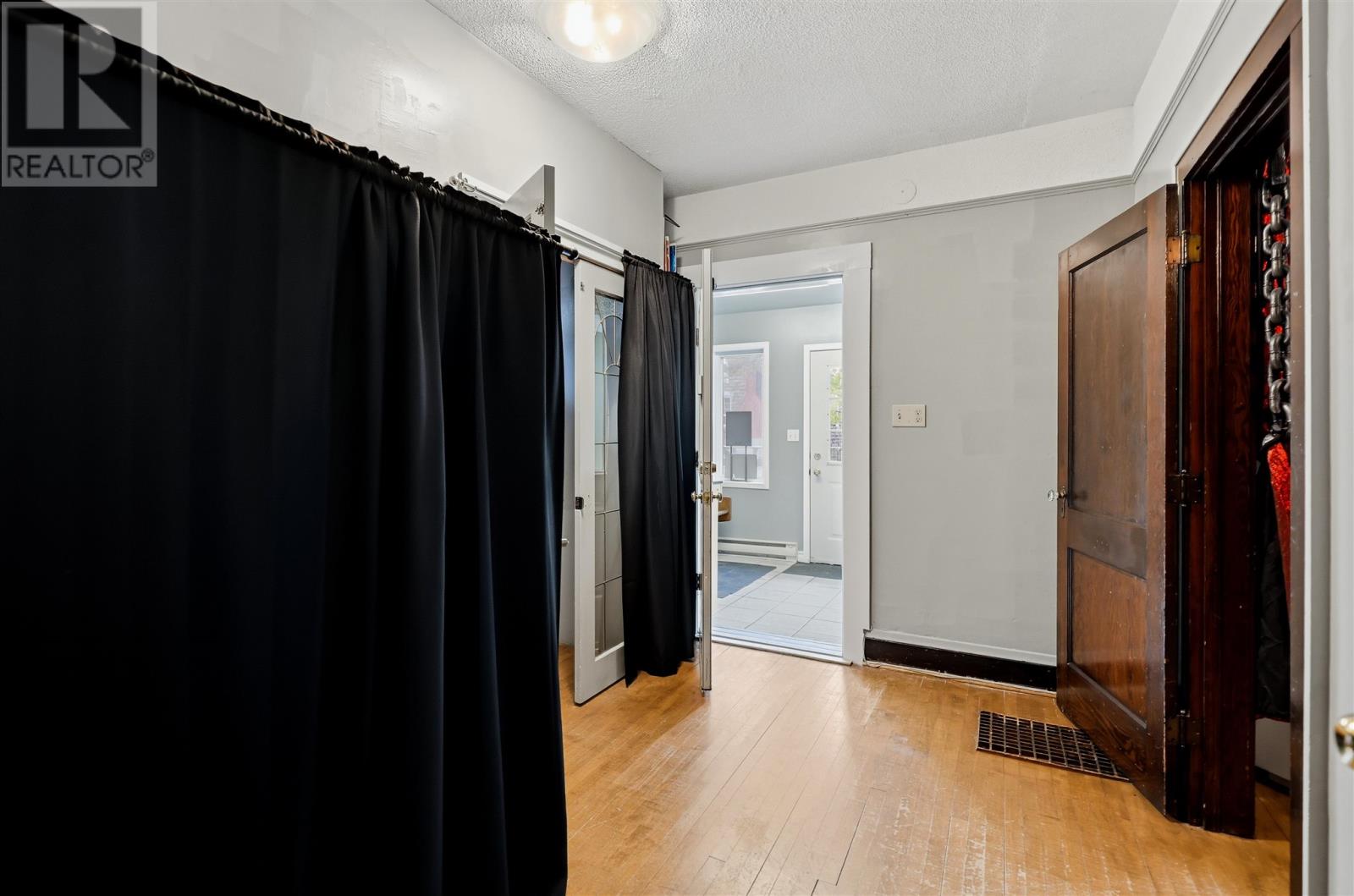 185 Elgin St Property Photo 3