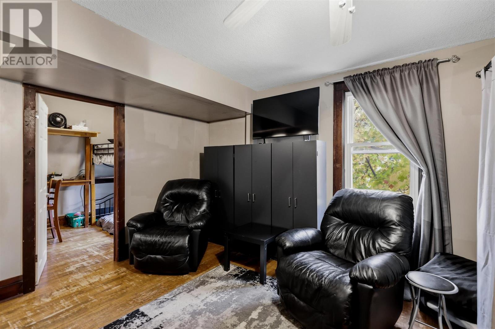185 Elgin St Property Photo 6