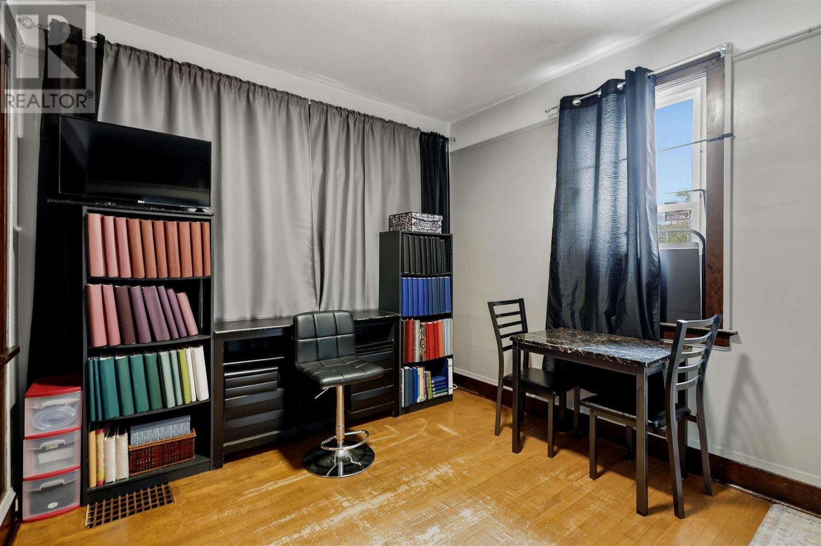 185 Elgin St Property Photo 15