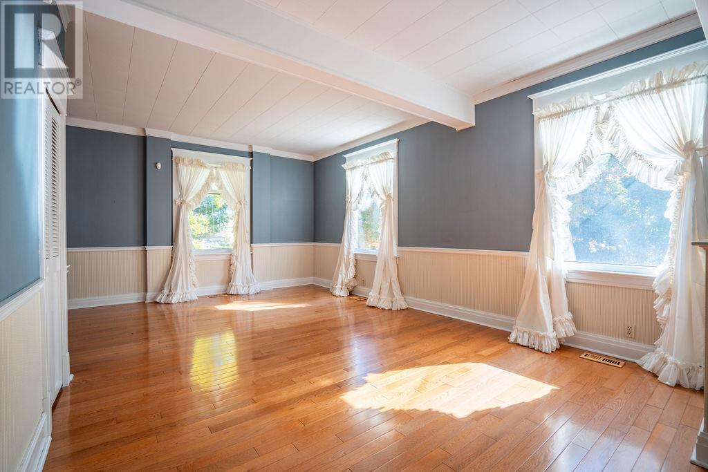 1411 Great Northern Road Property Photo 21