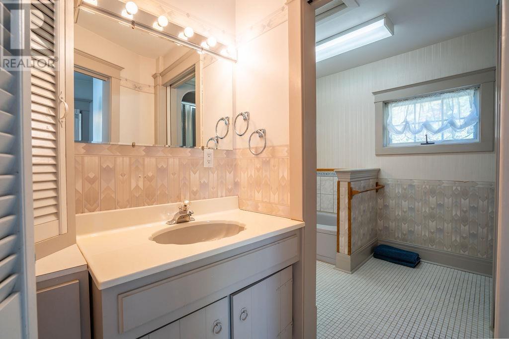 1411 Great Northern Road Property Photo 27