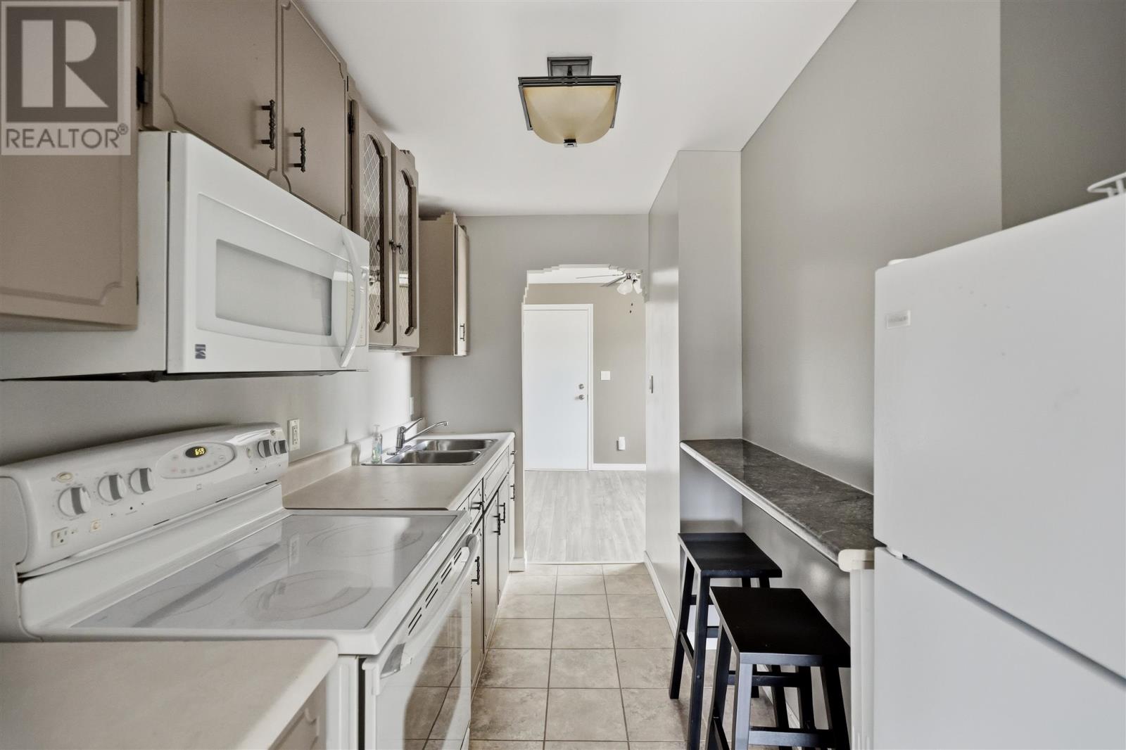 509 Douglas St Property Photo 16