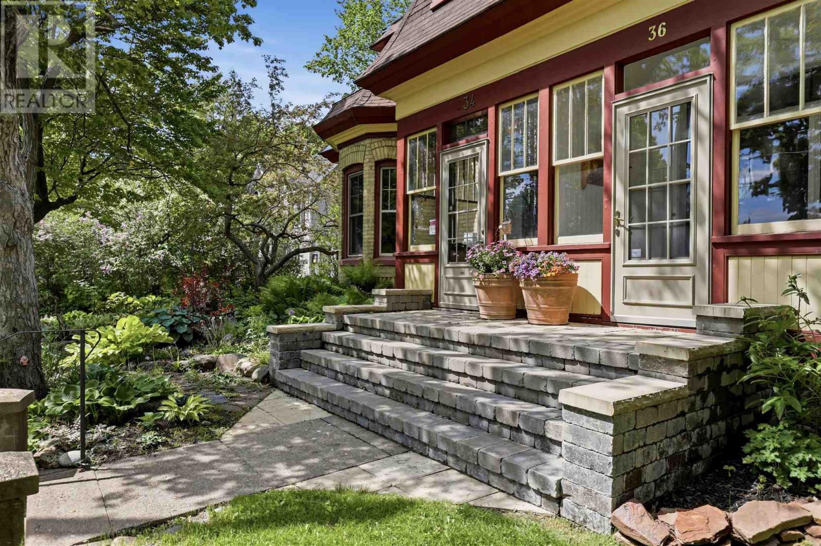 36 Herrick St Property Photo 3