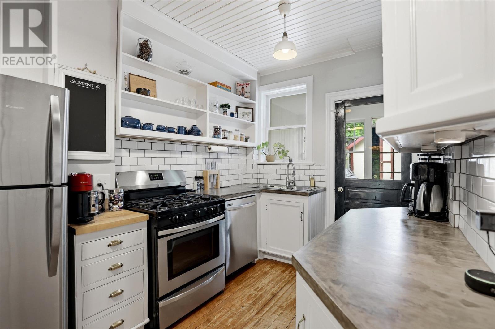 36 Herrick St Property Photo 16