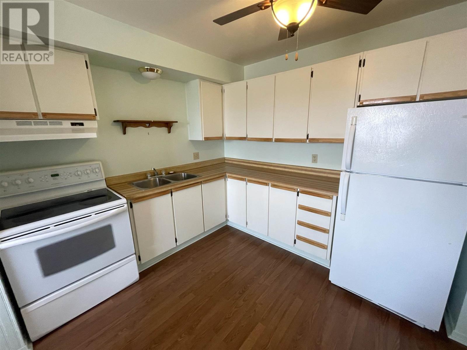 68 Farquhar Pl Property Photo 4