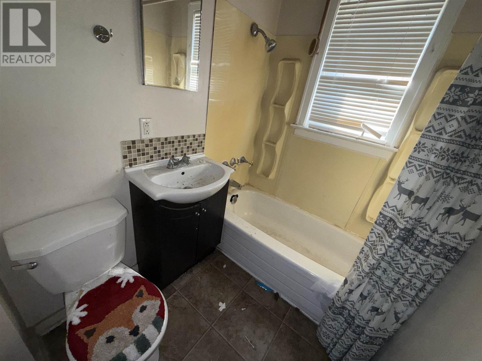 36 Wallace Ter Property Photo 7