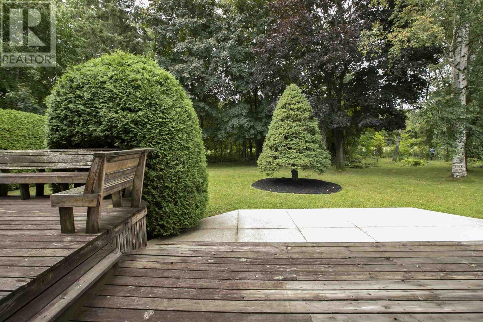 109 Greenview Ln Property Photo 12