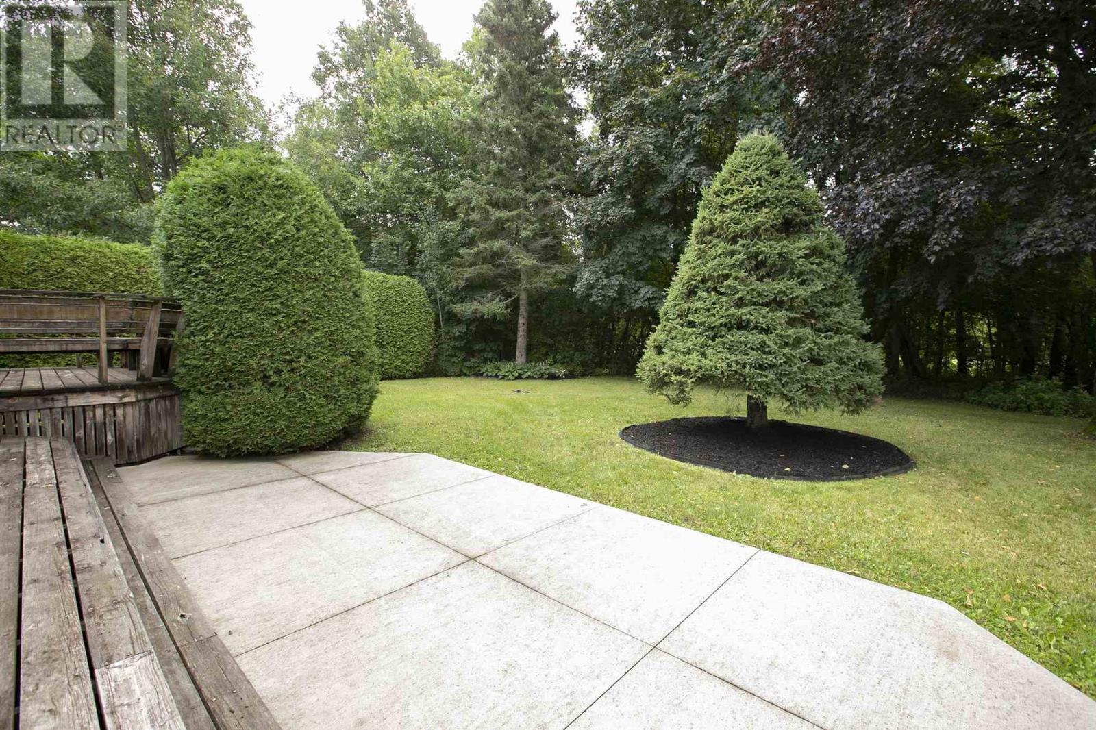 109 Greenview Ln Property Photo 13