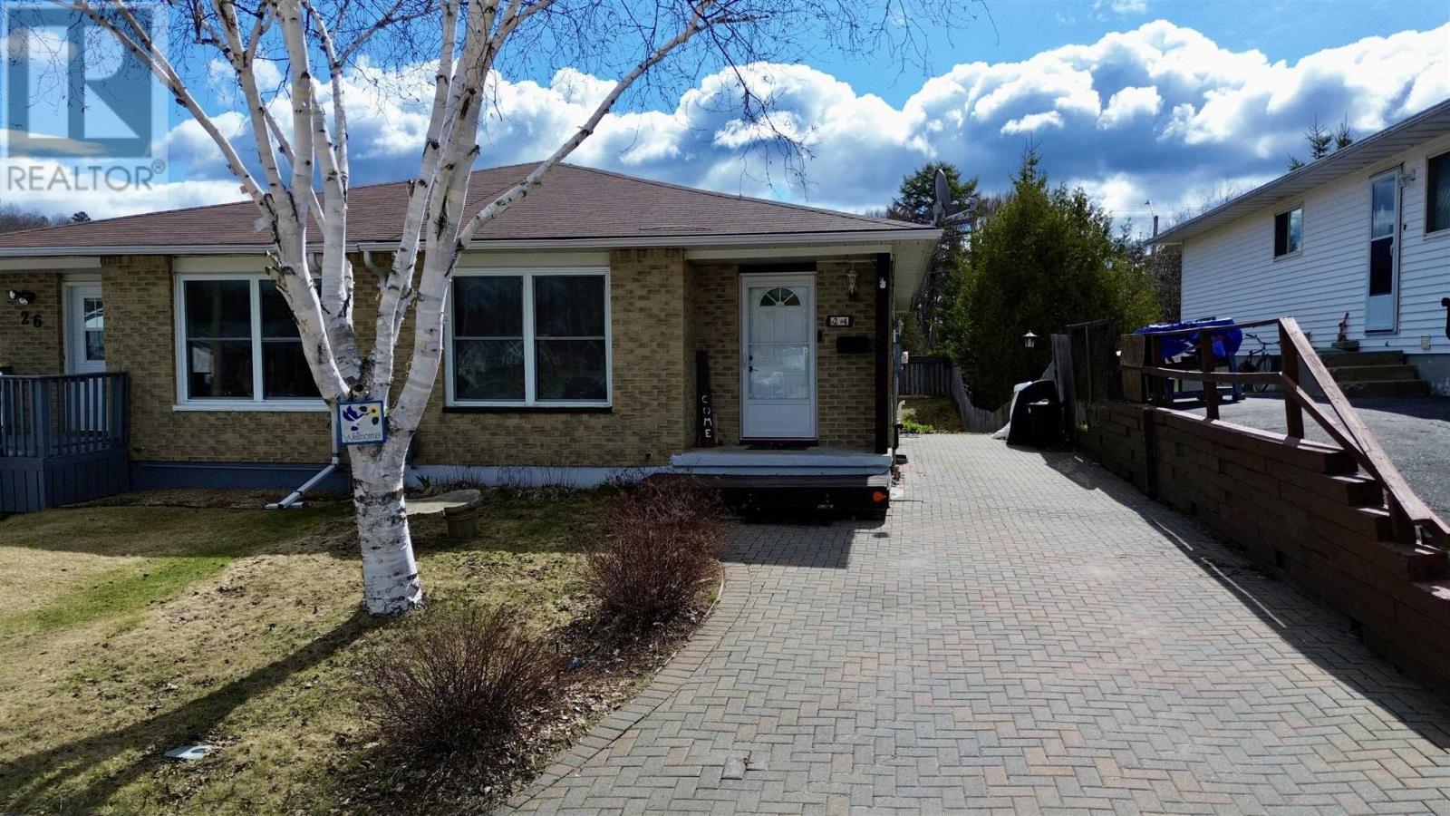 24 McQuarrie PL