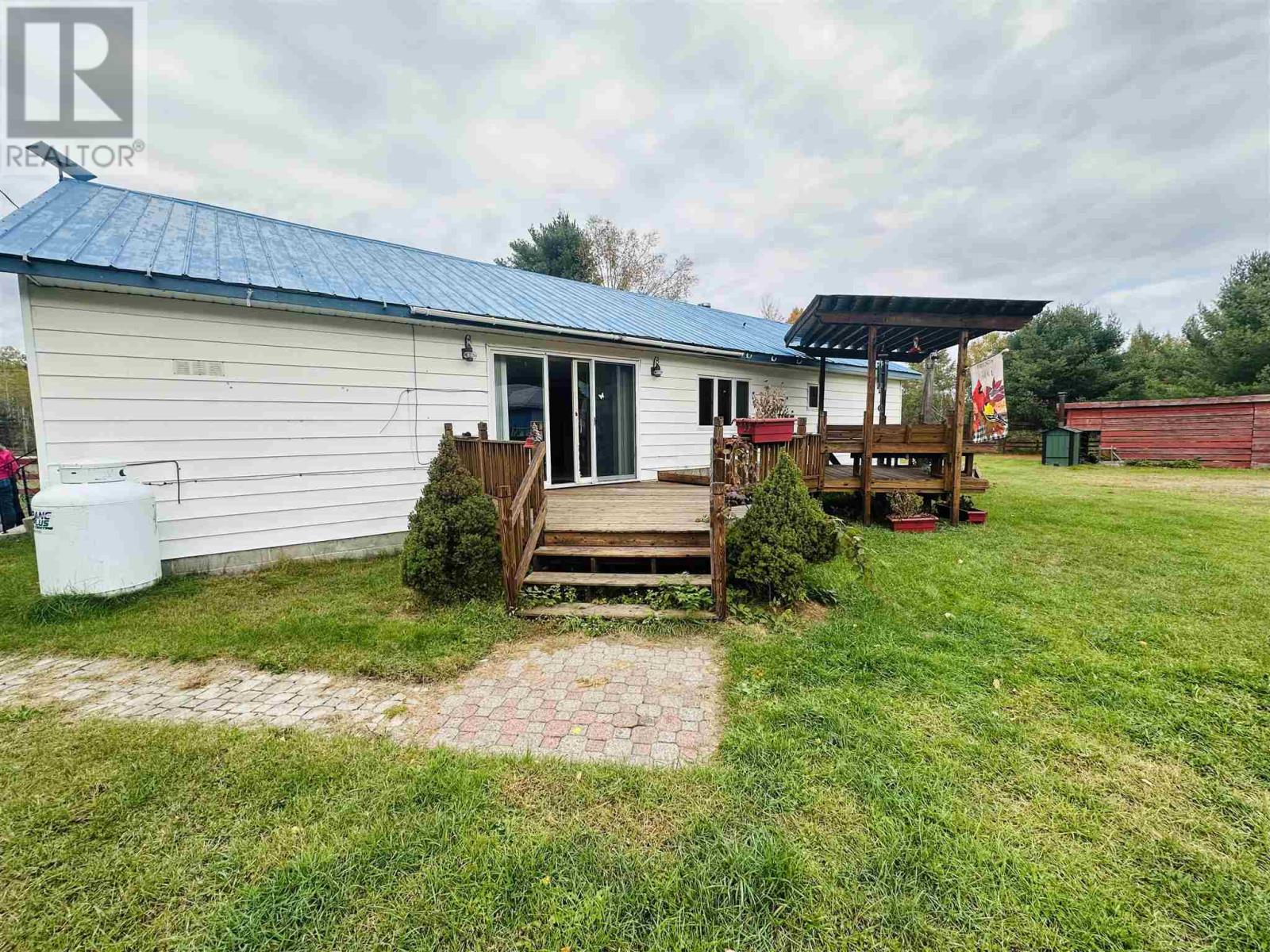 16 Ski Hill Rd Property Photo 4