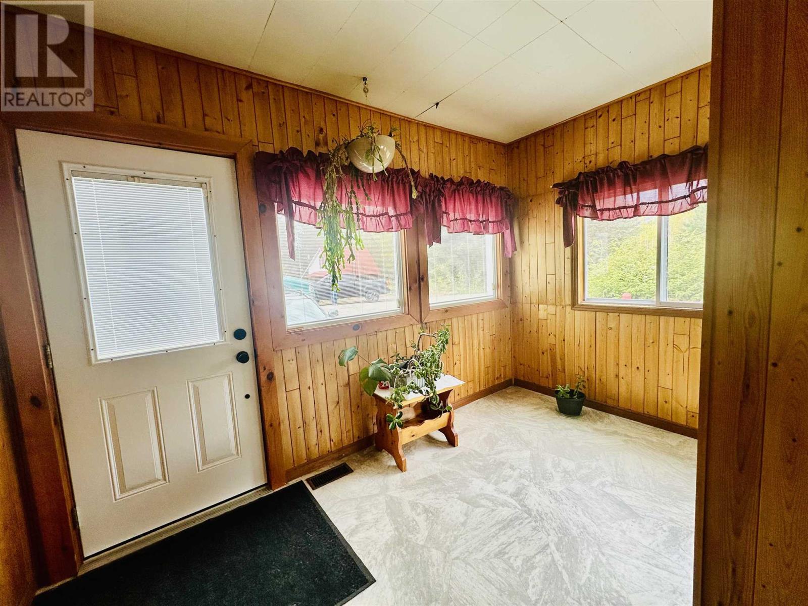 16 Ski Hill Rd Property Photo 11