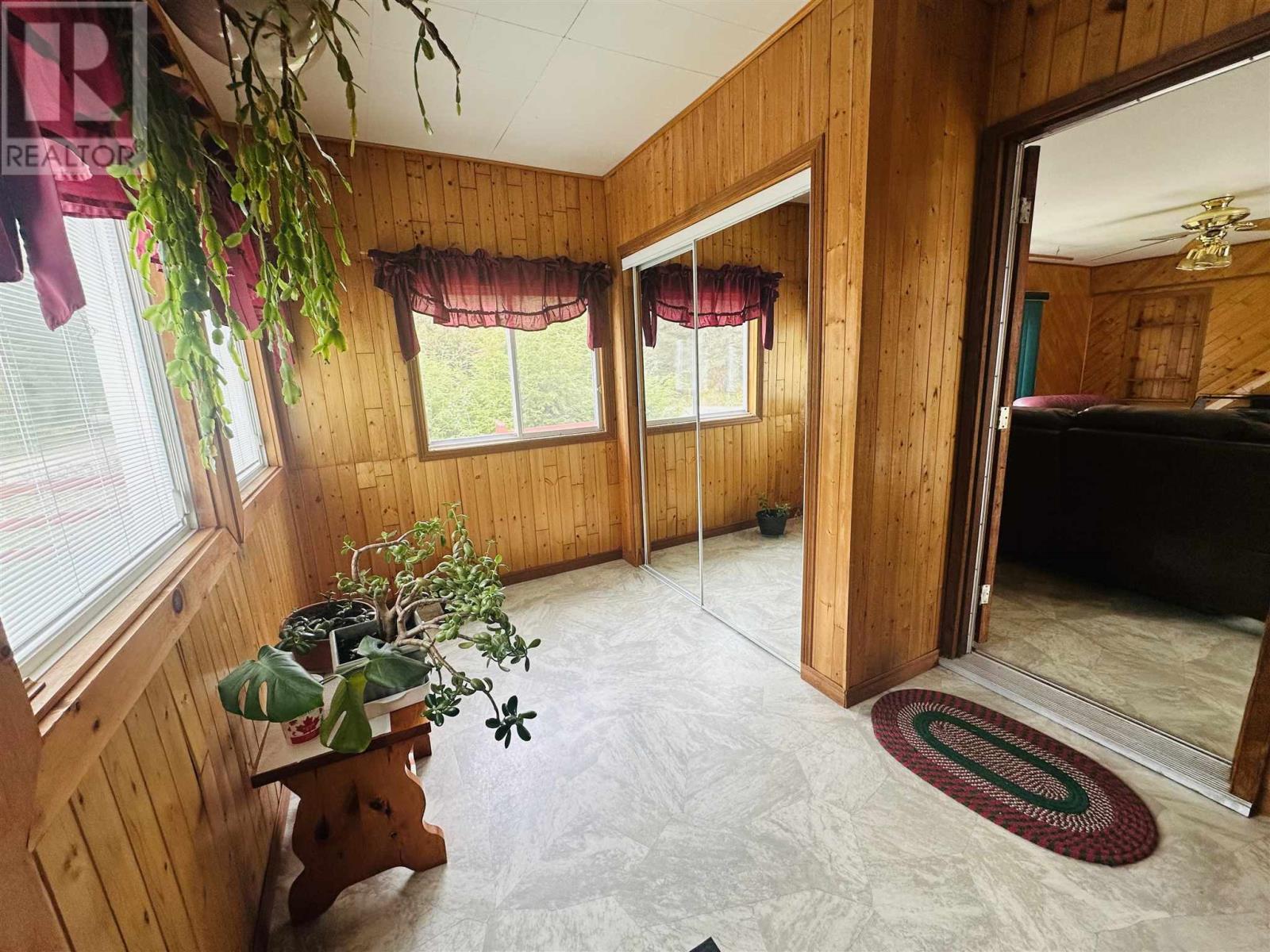16 Ski Hill Rd Property Photo 12