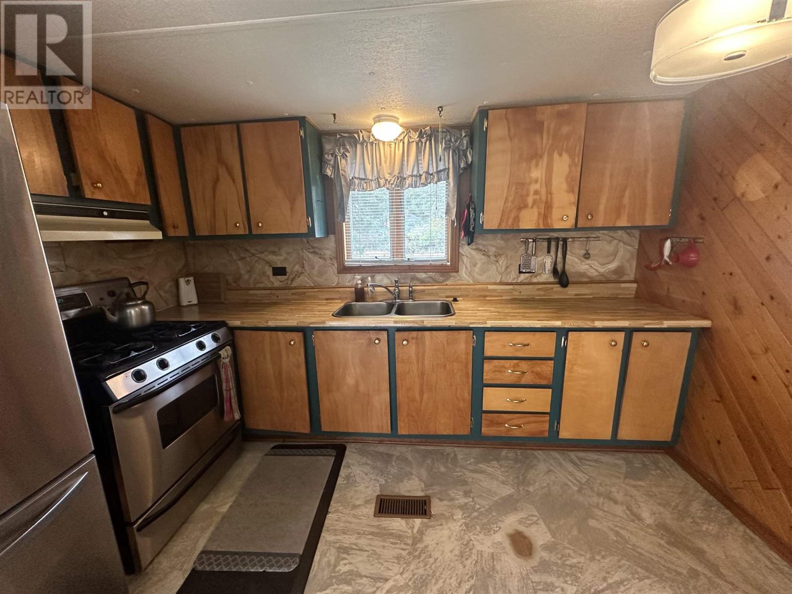 16 Ski Hill Rd Property Photo 16