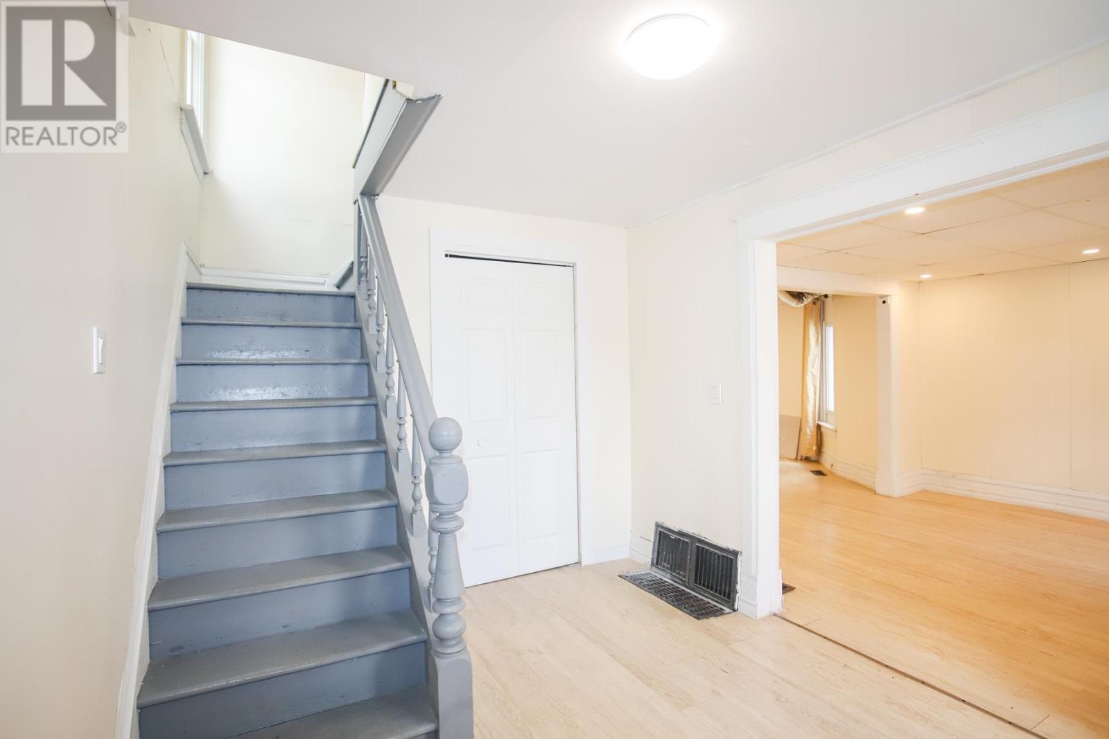 182 Dennis St Property Photo 4